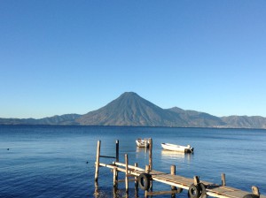 グアテマラの山と湖